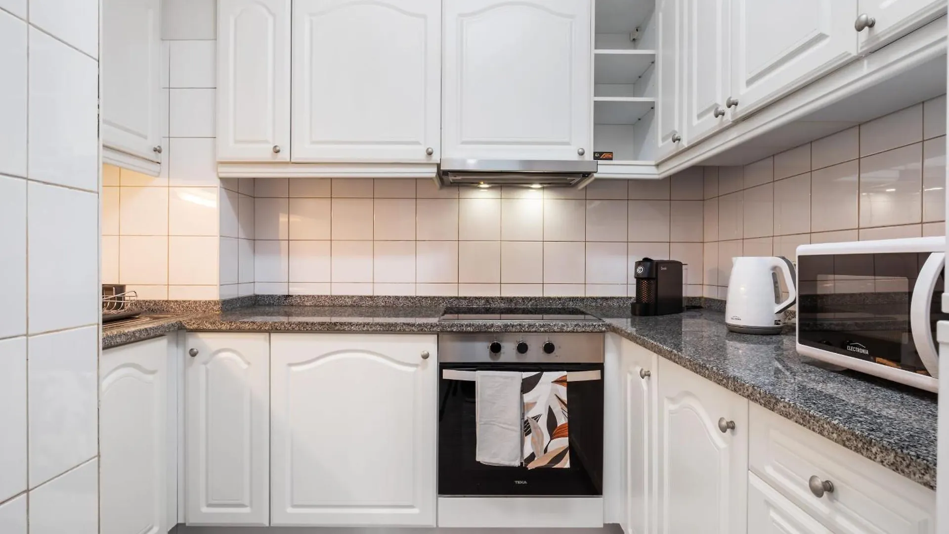 Apartament Imperatriz I - By Wehost Funchal  0*, Funchal (Madeira) Portugalia